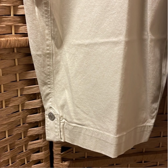 Gloria Vanderbilt Pull On Capris Beige 22W NWT - Picture 5 of 10